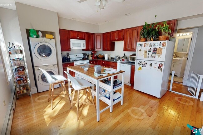 Building Photo - 33 Portsmouth St Unit 2R Rental