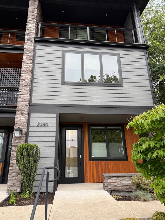 Building Photo - 2380 Willamette St Unit C