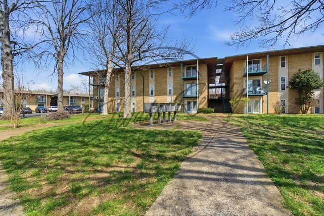 Photo - SPRING SPECIAL!! FIRST MONTH FREE on this ONE Bedroom Condo, First Floor, across from Madison Park! Unidad A-08