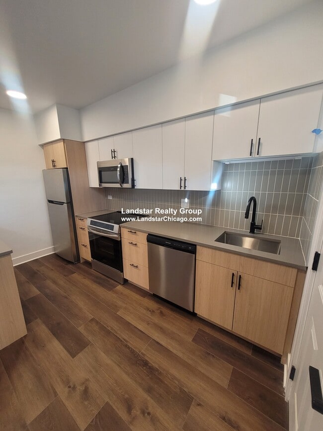 Building Photo - 1239 Chicago Ave