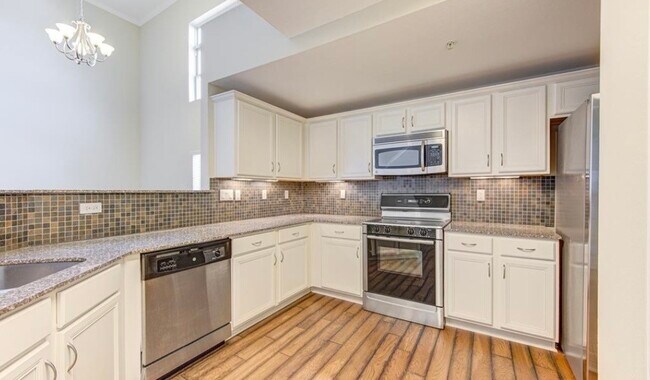 Building Photo - 3501 Chenevert St Unit 22