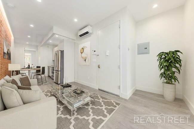 Stunning NEW 2 BED in Cobble Hill! - Stunning NEW 2 BED in Cobble Hill! Apartment Unit 4R