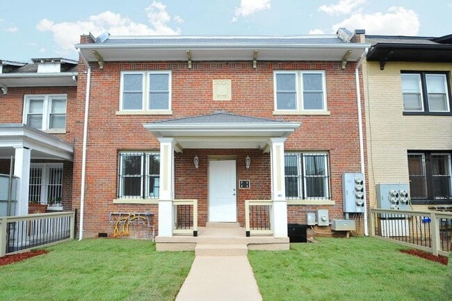 Photo - 1714 West Virginia Ave NE