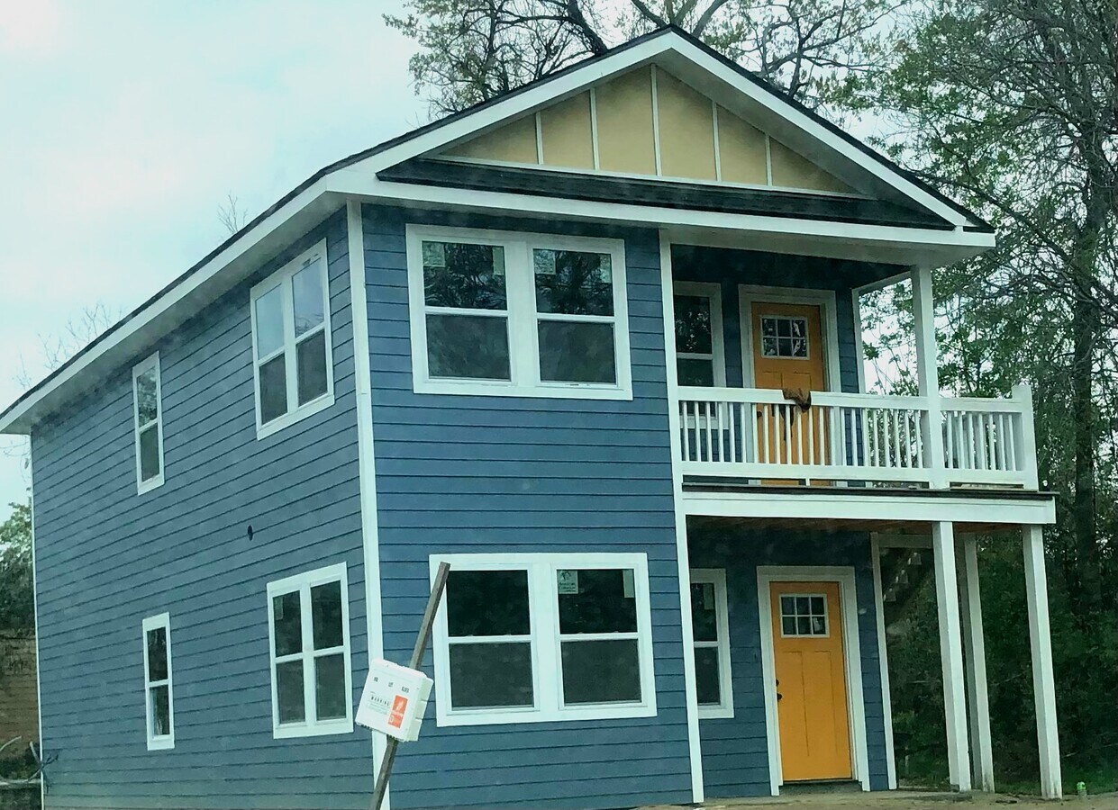 Photo - 902 Elliott Ave