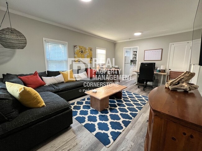 Building Photo - Cozy 2-Bedroom Near WMU & Downtown Kalamazoo!