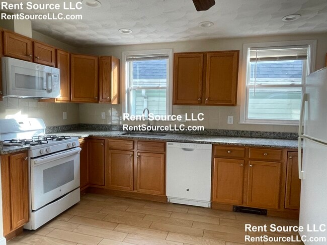 Building Photo - 1094 Cambridge St