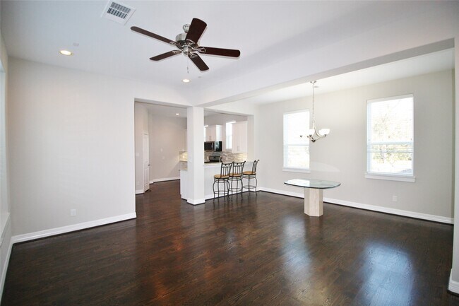Photo - 709 Link Rd