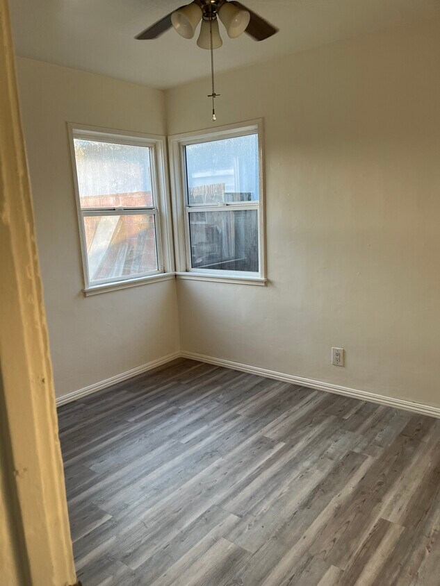 Photo - 3605 Caspian Ave (Long Beach, CA)