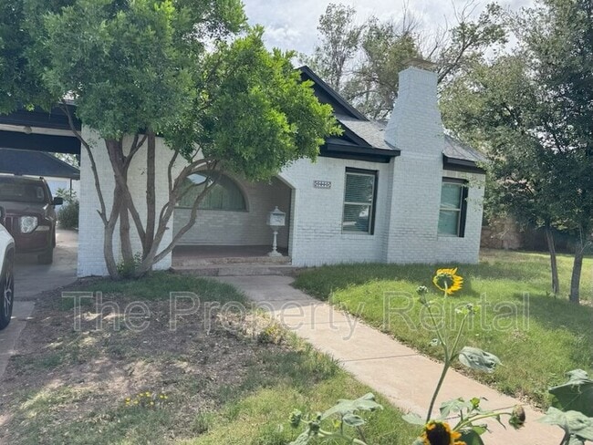 Building Photo - 1801 N Sam Houston Ave