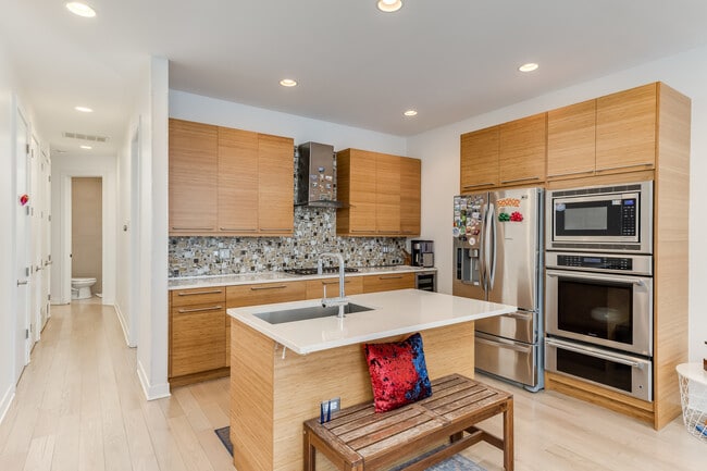 Photo - 922 N Hermitage Ave Unit 2