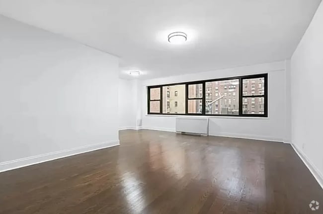 Building Photo - 411 E 88th St Rental