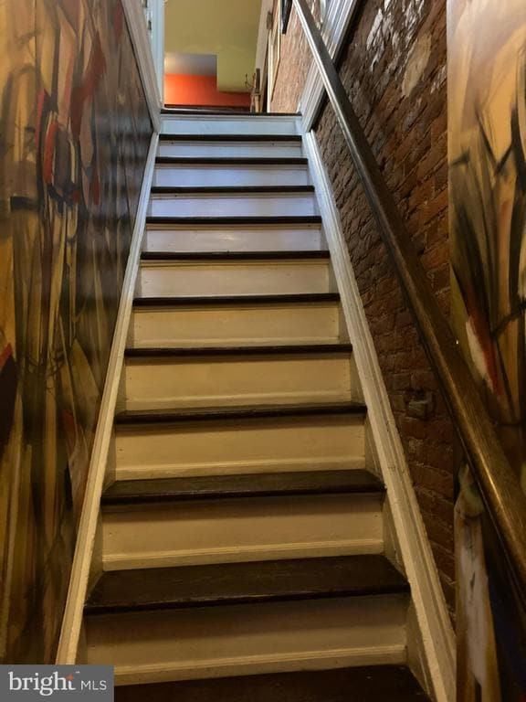 Building Photo - 433 W Girard Ave