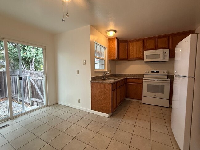 Photo - Lynn Ave Duplex Unit 403