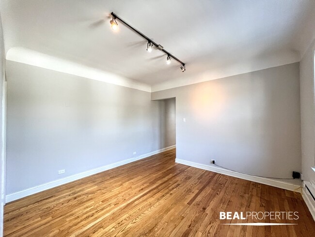 Photo - 2317 N Rockwell St Unit 1