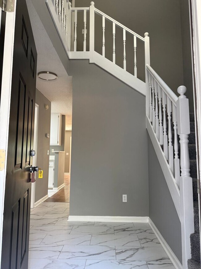 Photo - 92 Woodfield Pl