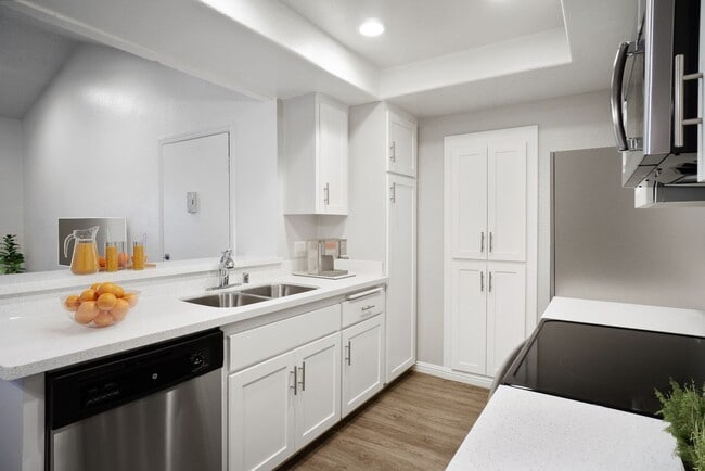 River Oaks Apartments