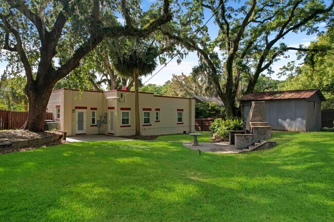 Photo - 1647 Lake Ella Dr House