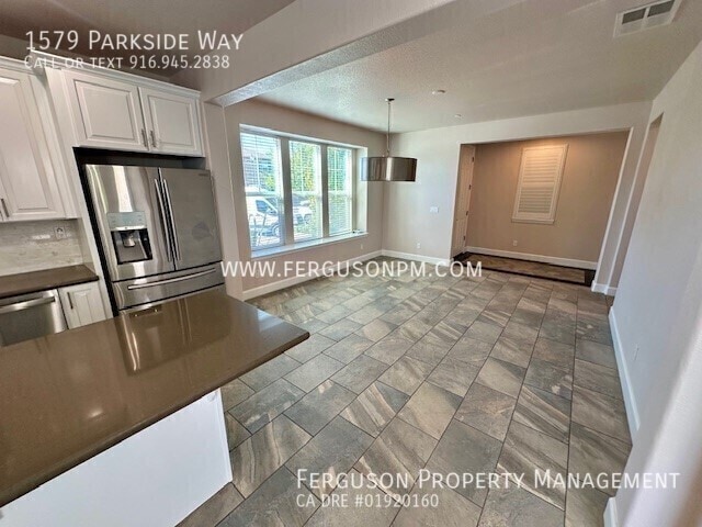 Photo - 1579 Parkside Way