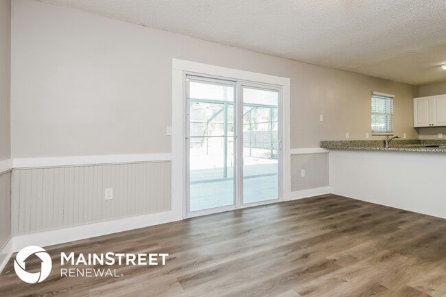 Photo - 6342 Brack St