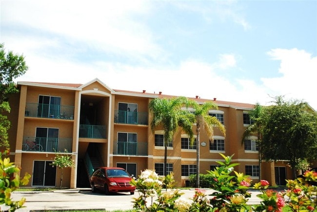 Photo - Golden Lakes Apartments