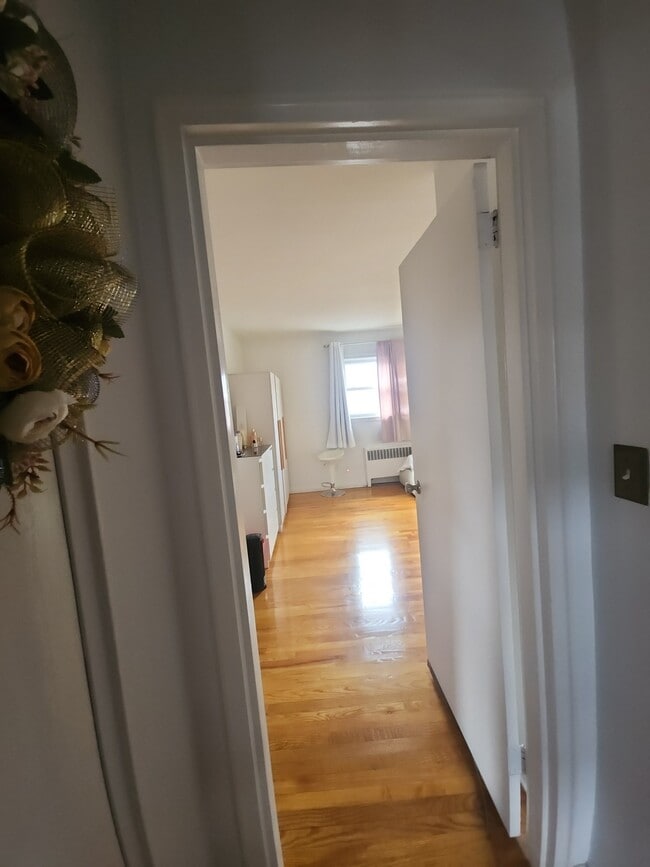 Photo - 725 Broad Ave Unit 2A
