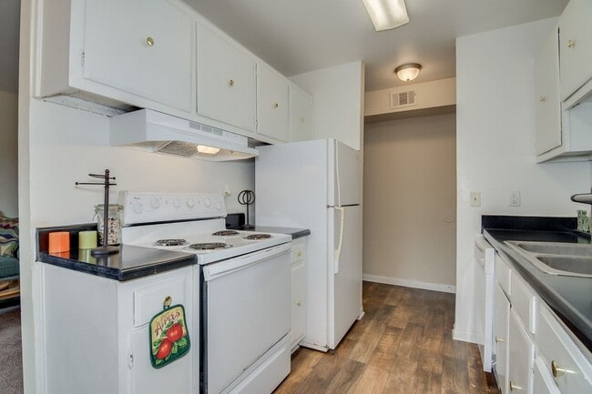 Photo - Azalea Park Apartments