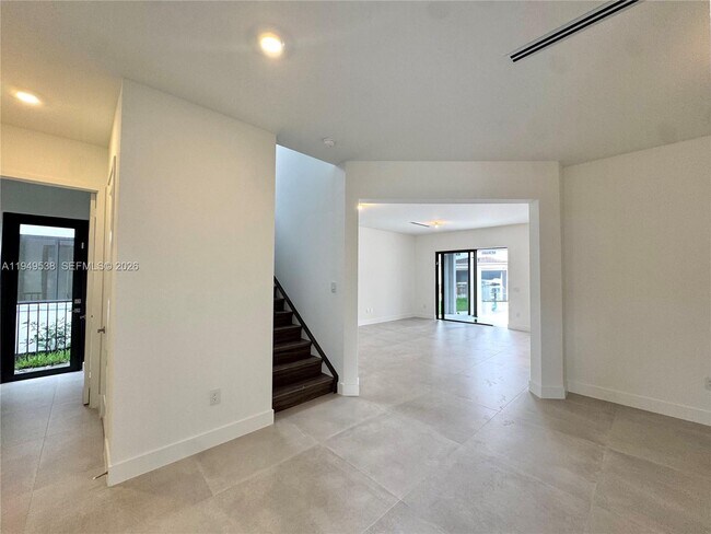 Photo - 19670 NE 14th Ct