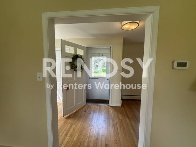 14697 Roxbury Rd