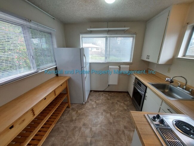 Photo - 221 El Camino Rd Unit B