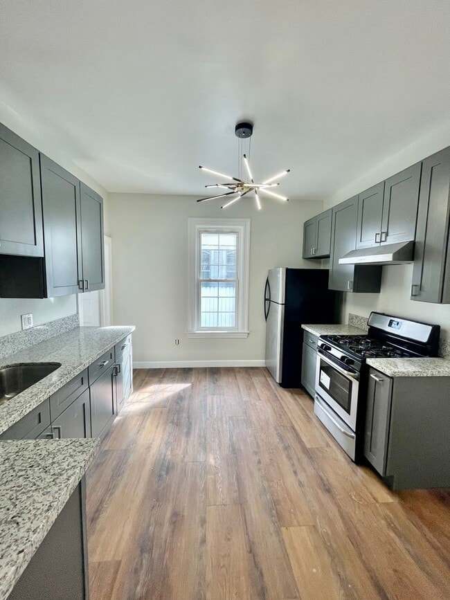 Building Photo - Renovated 3 Bed + 2 Bath Home in Los Angeles! Unit 515