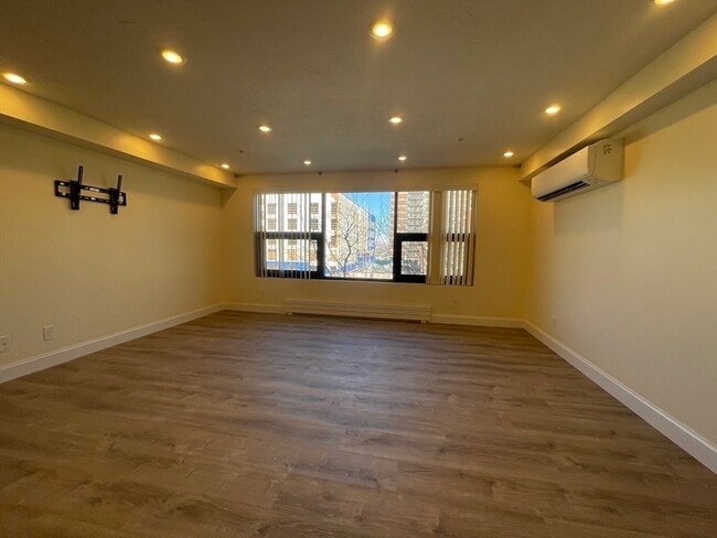 Photo - 1028 Commonwealth Ave Unidad 405