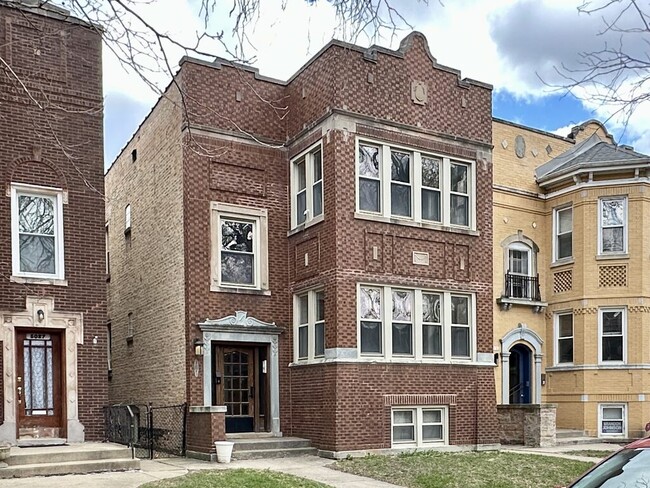 Building Photo - 5023 N Ridgeway Ave Unit 1 Rental