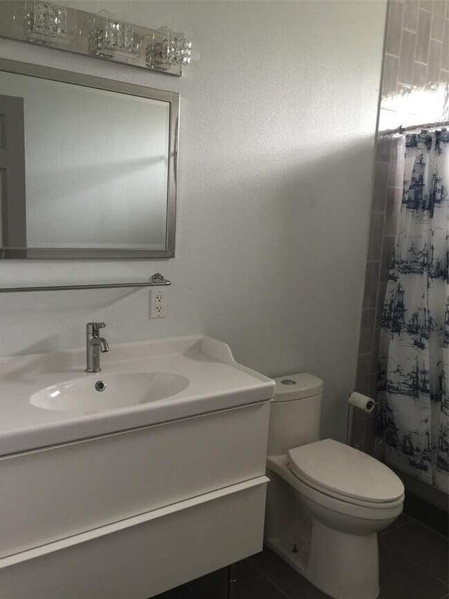 Photo - 615 W N Loop Blvd