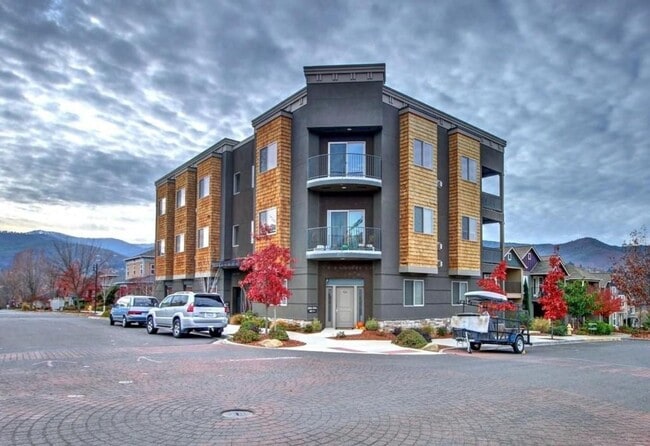 Building Photo - Newer & Beautiful 2bd/2bth condo in Ashland