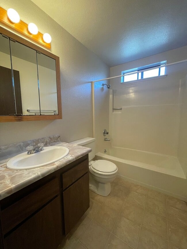 Photo - 3050 gregori Unit D