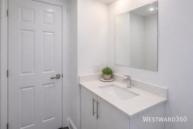 Photo - 660 Clyde-3N Unit 3N