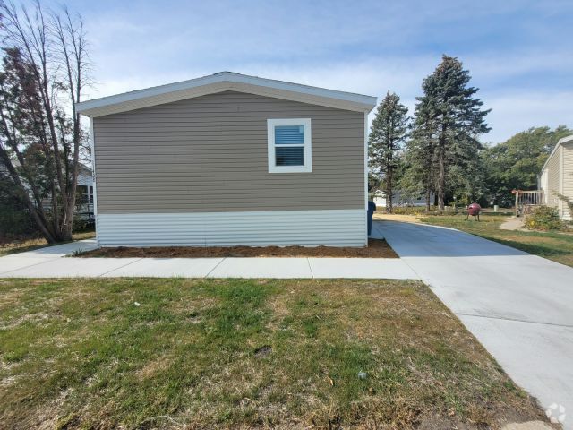 Building Photo - 11428 5th St NE Rental