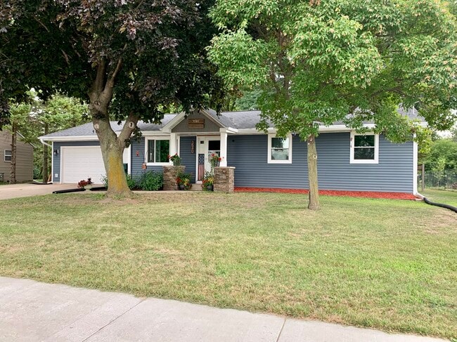 Building Photo - 3540 N Gillett St Rental