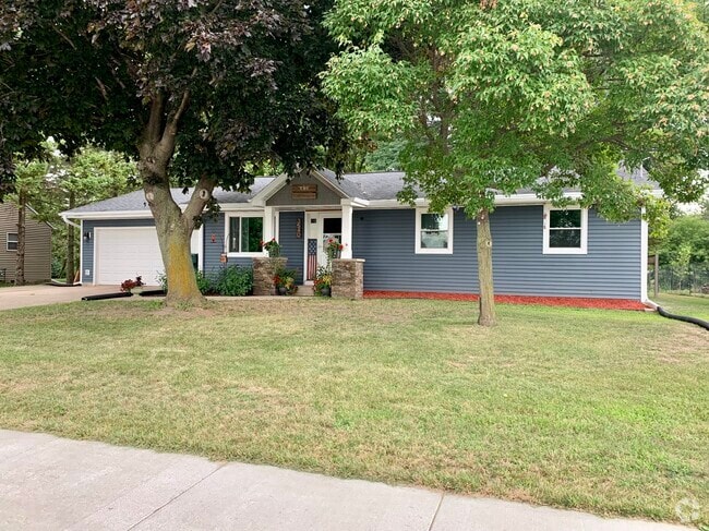 Building Photo - 3540 N Gillett St Rental