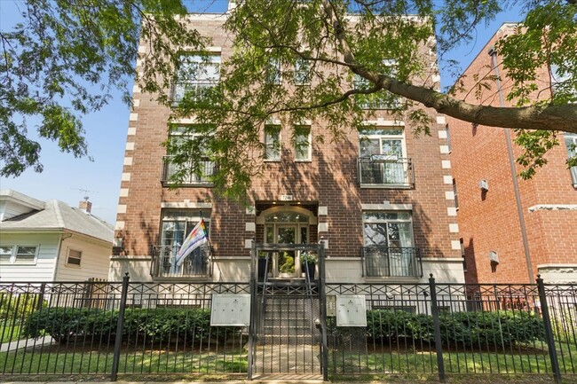 Building Photo - 7246 N Oakley Ave Unit 1S