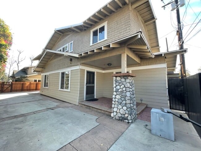 Building Photo - 1614-1616 Lyndon St Unit 1616 Rental