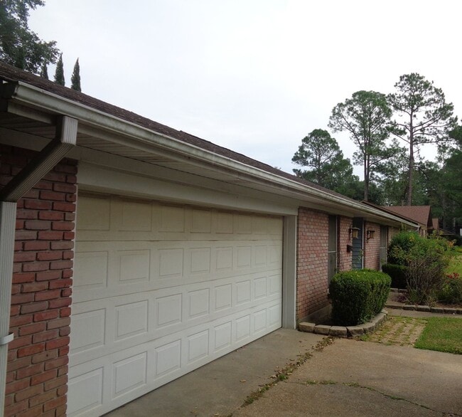 Photo - 1416 Radcliffe St