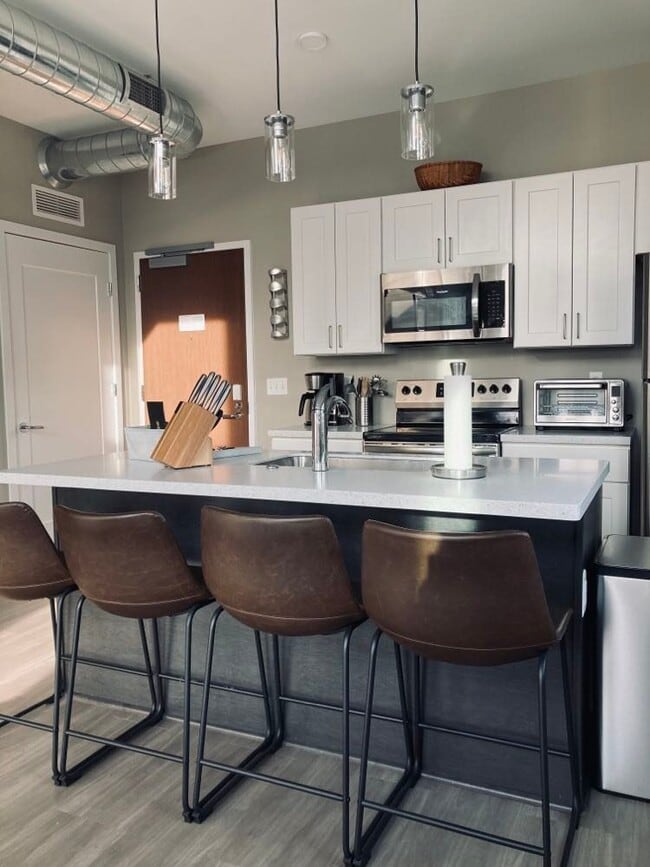 Photo - 625 S. Goodman Apartments