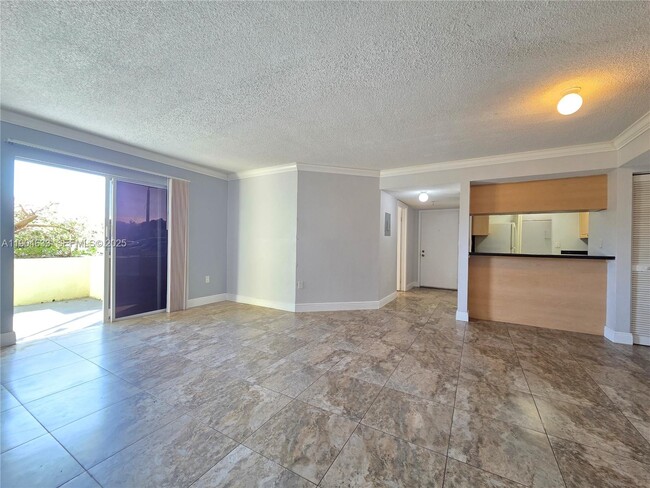 Building Photo - 10785 SW 108th Ave Unit 104