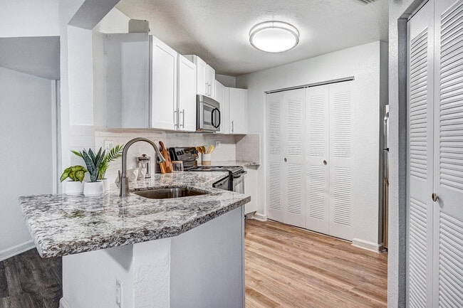 Photo - Emerald Palms Apartment Homes