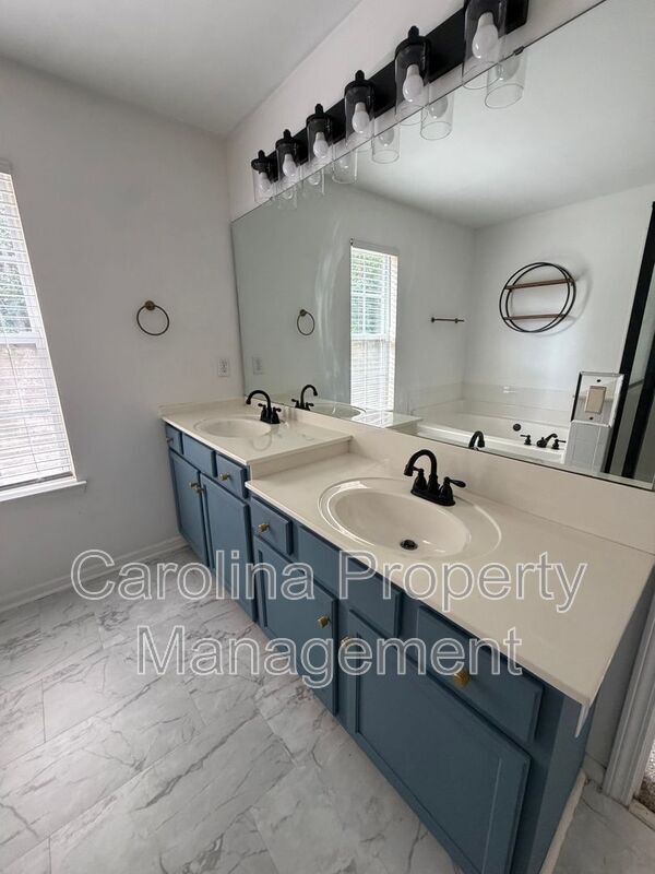 Photo - 4814 Chesney St NW