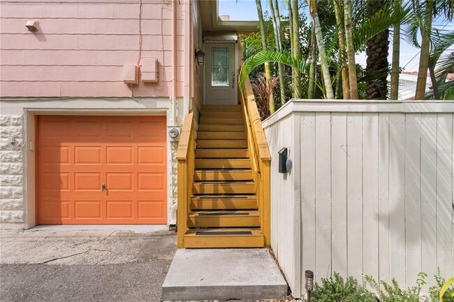 Photo - 1716 Oak St NE