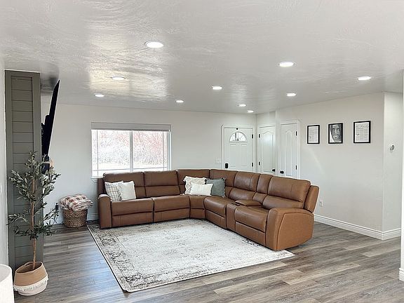 Photo - 627 W 2000 N