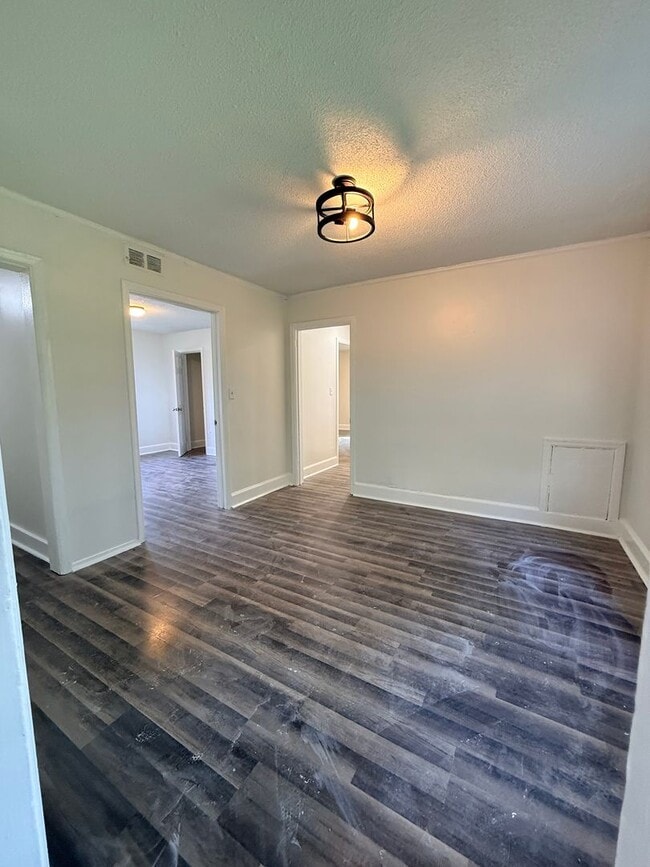 Building Photo - Affordable 3 Bedroom 1 Bath Home
