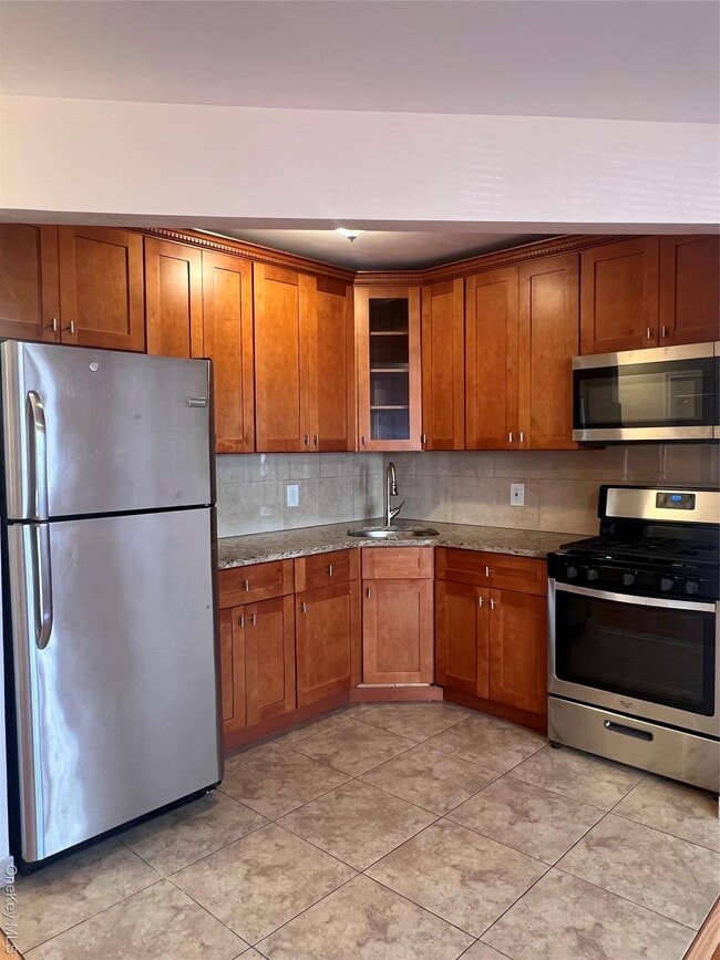 Photo - 1031 Halsey St